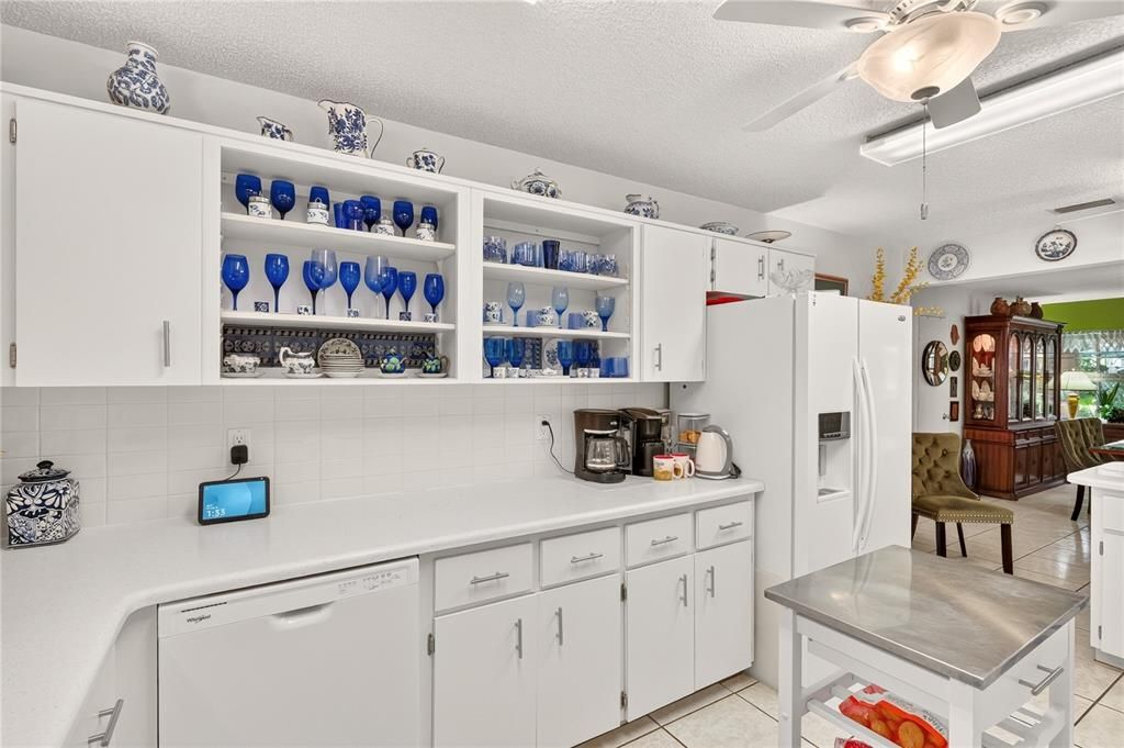 На продажу: $159,900 (2 спален, 2 ванн, 1368 Квадратных фут)
