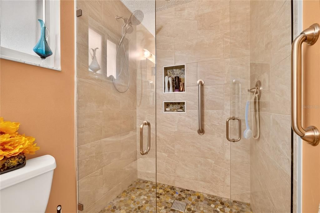 На продажу: $159,900 (2 спален, 2 ванн, 1368 Квадратных фут)