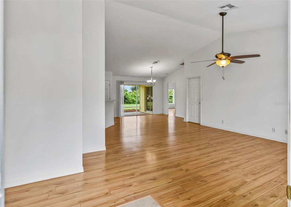 For Sale: $328,500 (3 beds, 2 baths, 1519 Square Feet)