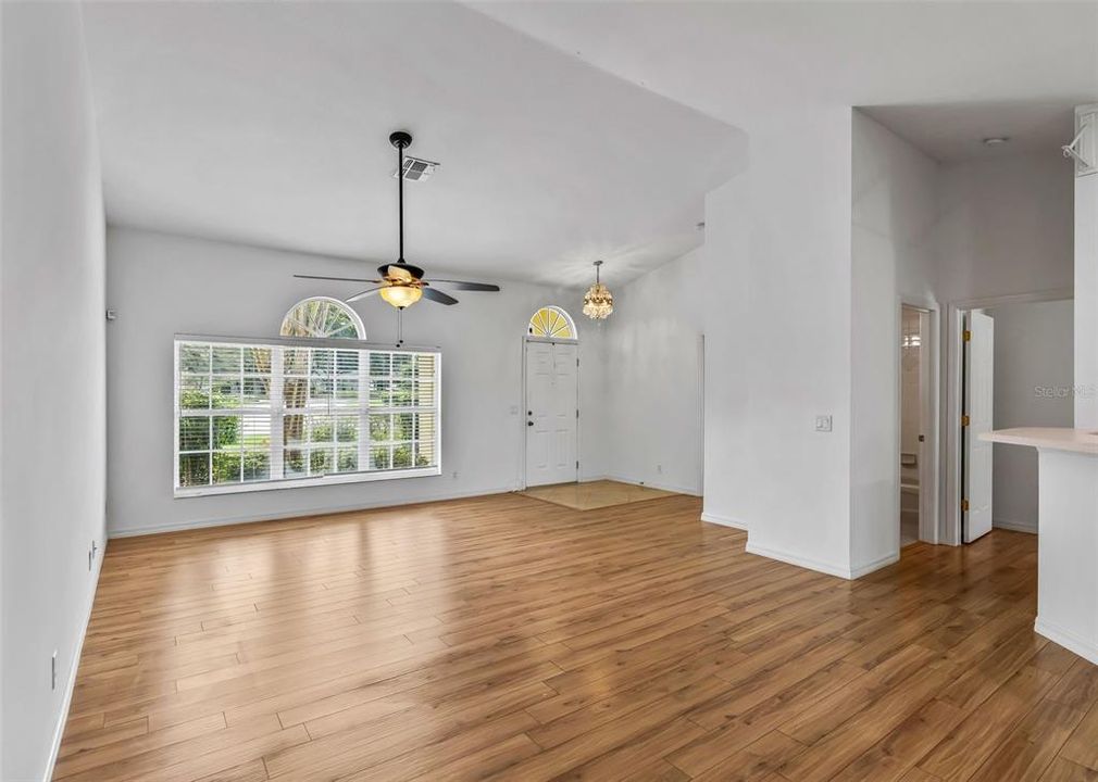 For Sale: $328,500 (3 beds, 2 baths, 1519 Square Feet)