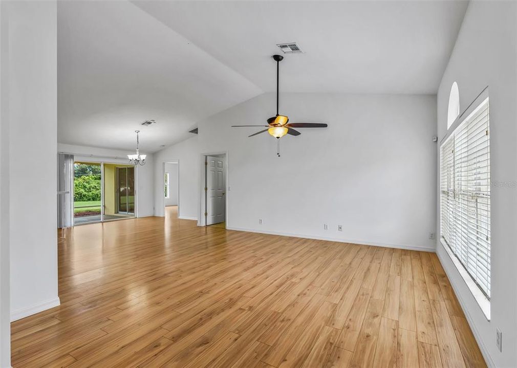 For Sale: $328,500 (3 beds, 2 baths, 1519 Square Feet)