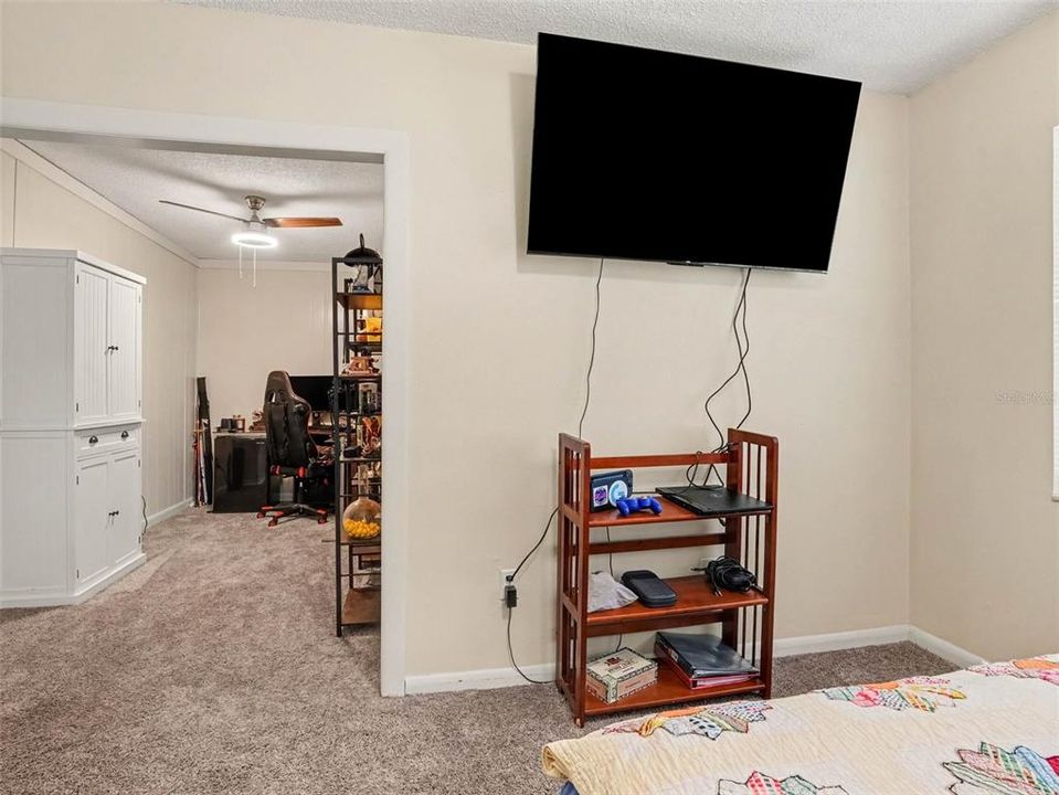 For Sale: $307,000 (3 beds, 2 baths, 1552 Square Feet)