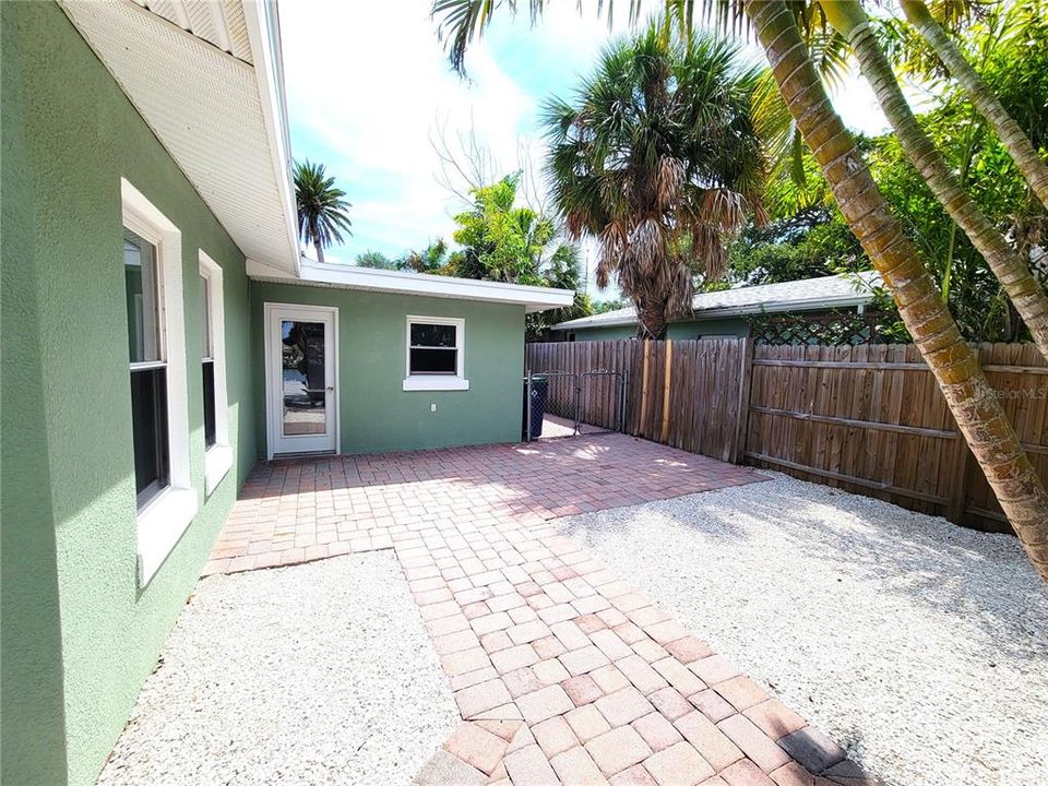For Rent: $3,500 (3 beds, 2 baths, 1658 Square Feet)
