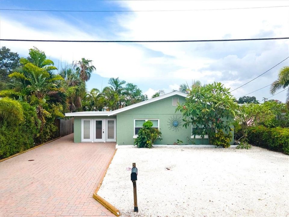 For Rent: $3,500 (3 beds, 2 baths, 1658 Square Feet)