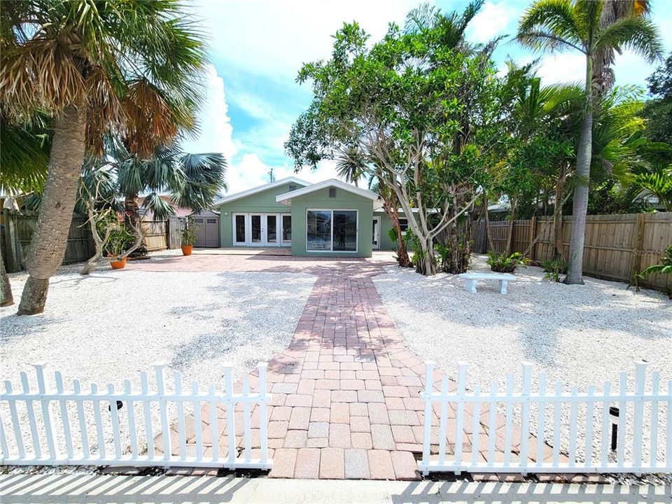 For Rent: $3,500 (3 beds, 2 baths, 1658 Square Feet)