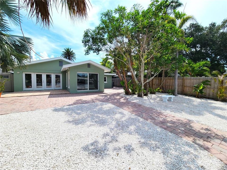 For Rent: $3,500 (3 beds, 2 baths, 1658 Square Feet)