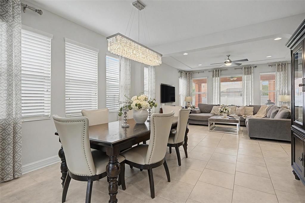 En Venta: $635,000 (4 camas, 3 baños, 2825 Pies cuadrados)