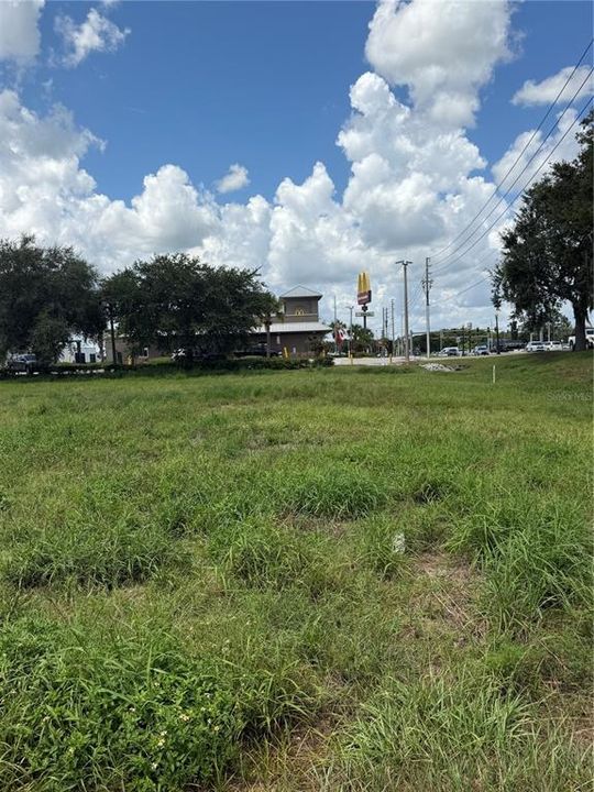 待售: $3,850,000 (5.54 acres)