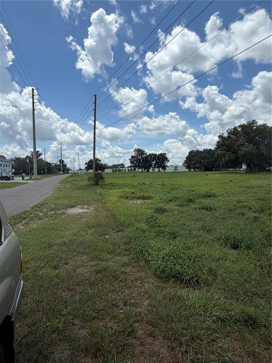 待售: $3,850,000 (5.54 acres)