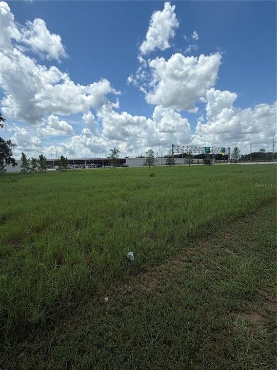 待售: $3,850,000 (5.54 acres)
