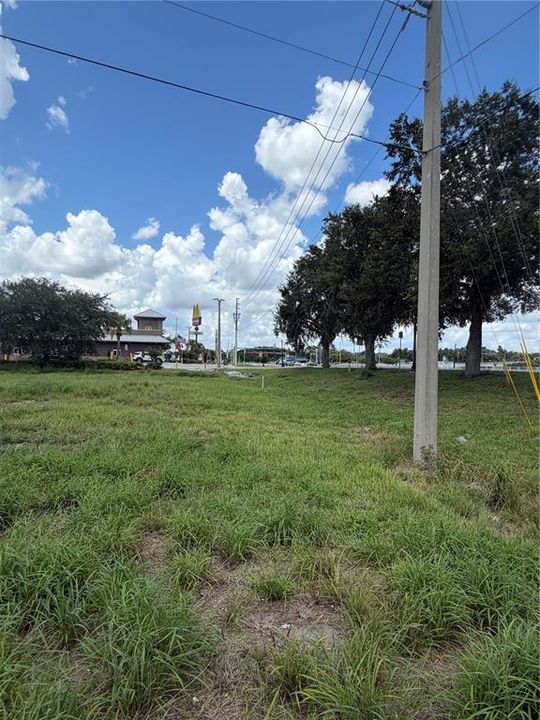 待售: $3,850,000 (5.54 acres)