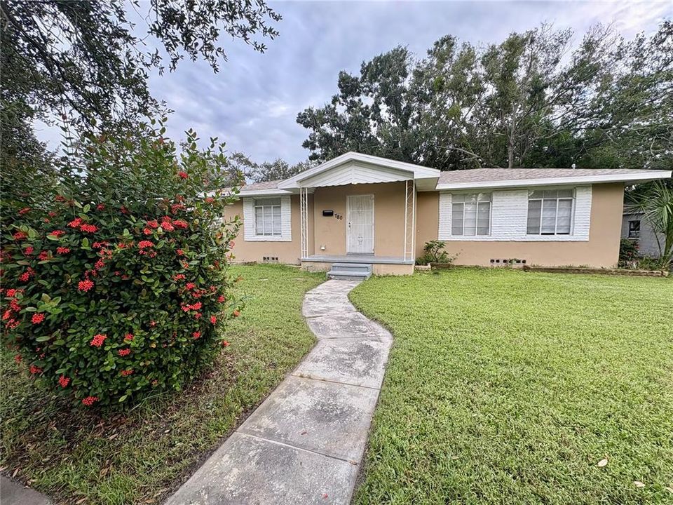 For Rent: $2,500 (4 beds, 2 baths, 1201 Square Feet)