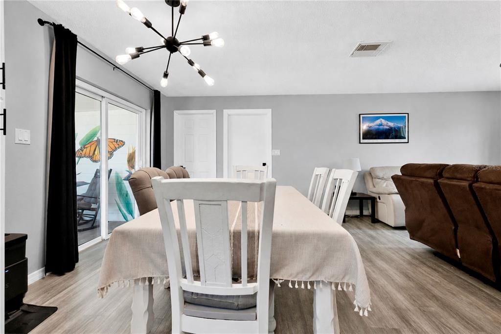 Active With Contract: $279,900 (3 beds, 2 baths, 1192 Square Feet)
