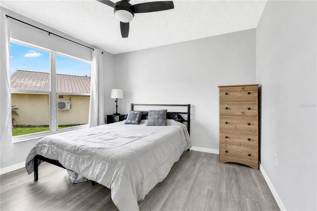 Active With Contract: $279,900 (3 beds, 2 baths, 1192 Square Feet)
