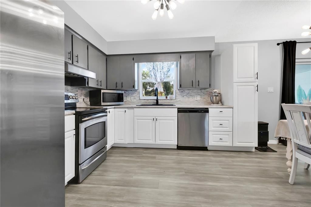 Active With Contract: $279,900 (3 beds, 2 baths, 1192 Square Feet)