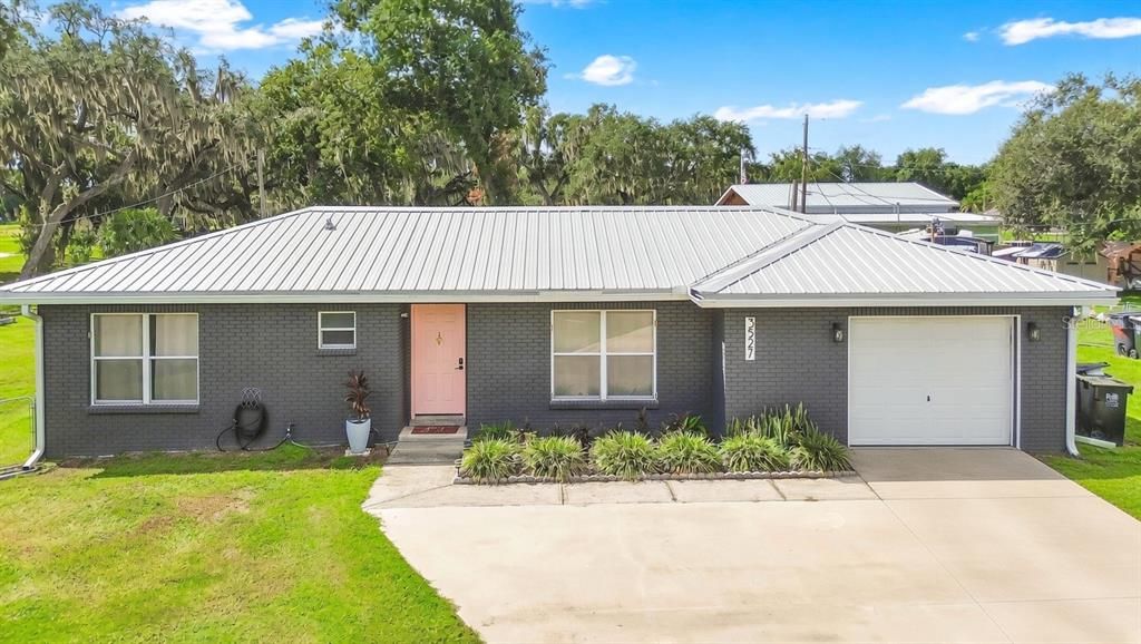 Active With Contract: $279,900 (3 beds, 2 baths, 1192 Square Feet)