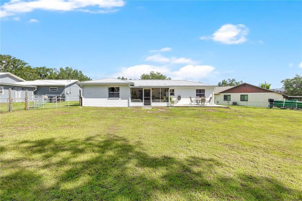 Active With Contract: $279,900 (3 beds, 2 baths, 1192 Square Feet)