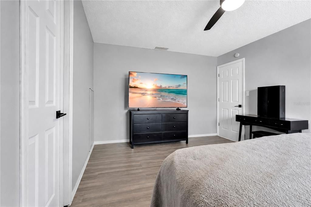Active With Contract: $279,900 (3 beds, 2 baths, 1192 Square Feet)