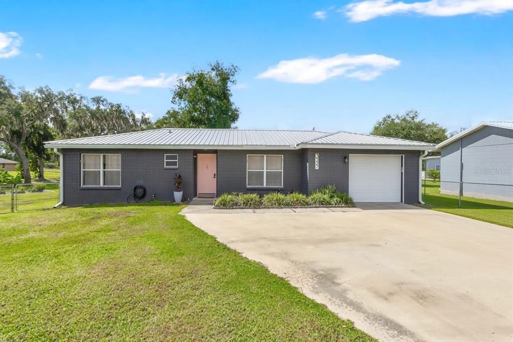 Active With Contract: $279,900 (3 beds, 2 baths, 1192 Square Feet)