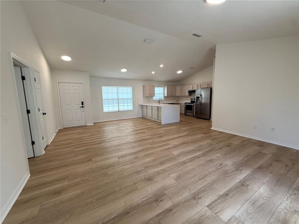For Rent: $2,350 (3 beds, 2 baths, 1334 Square Feet)