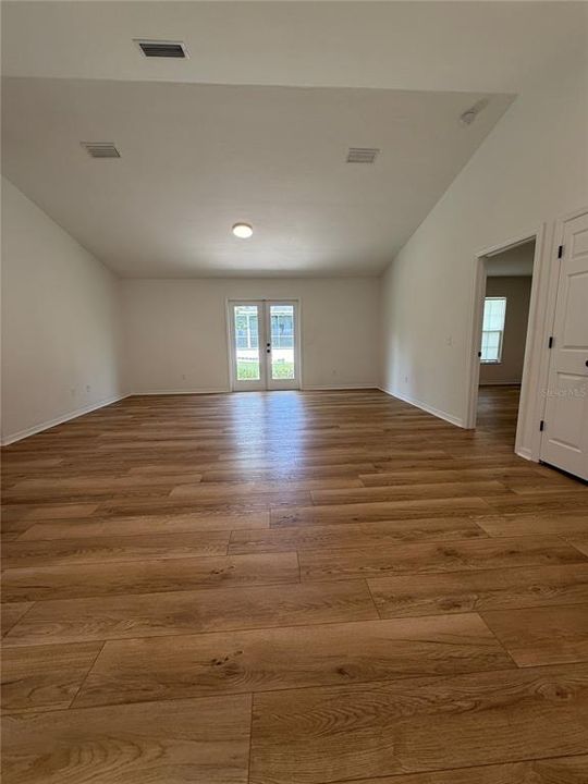 For Rent: $2,350 (3 beds, 2 baths, 1334 Square Feet)