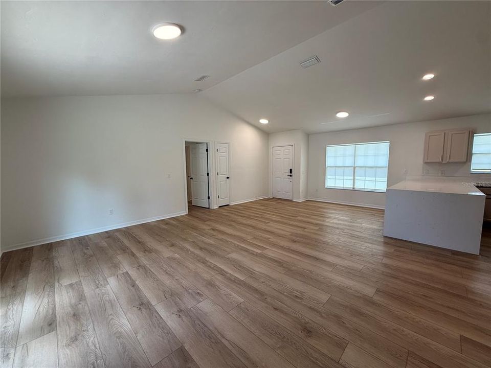 For Rent: $2,350 (3 beds, 2 baths, 1334 Square Feet)