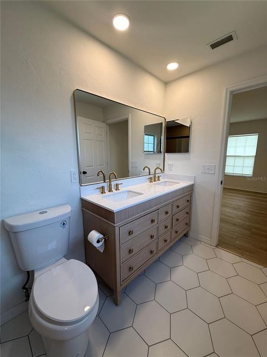 For Rent: $2,350 (3 beds, 2 baths, 1334 Square Feet)