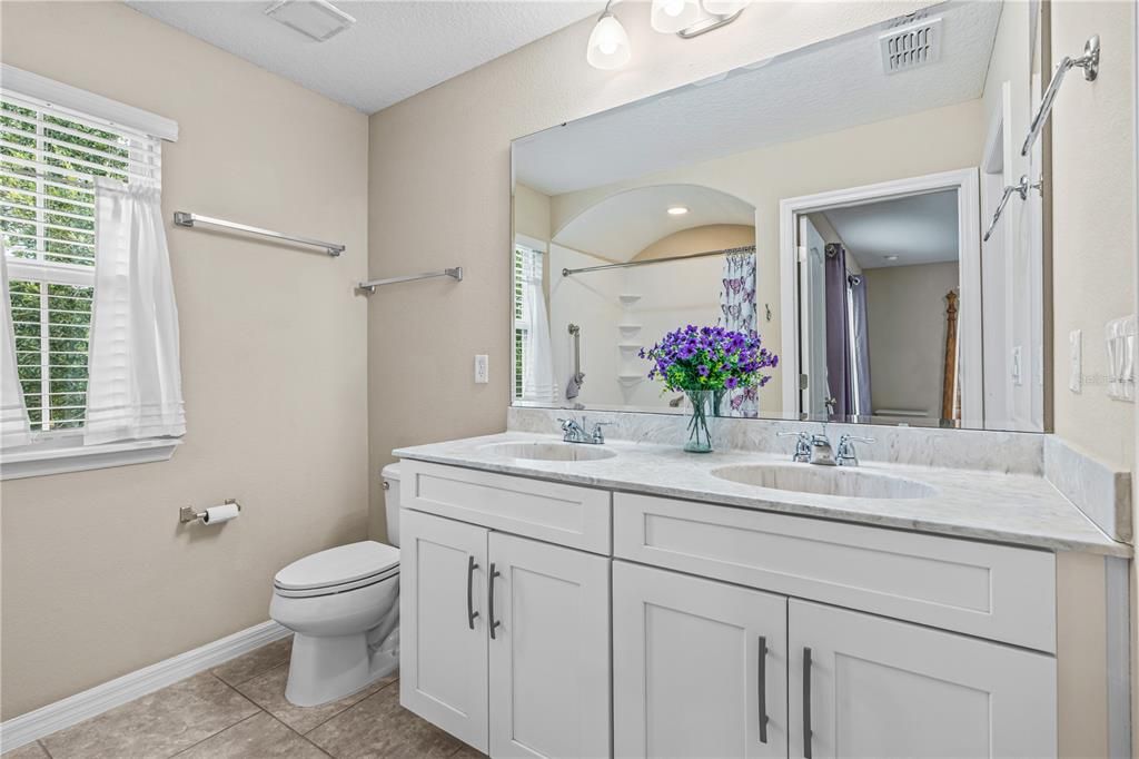 For Sale: $249,999 (3 beds, 2 baths, 1288 Square Feet)