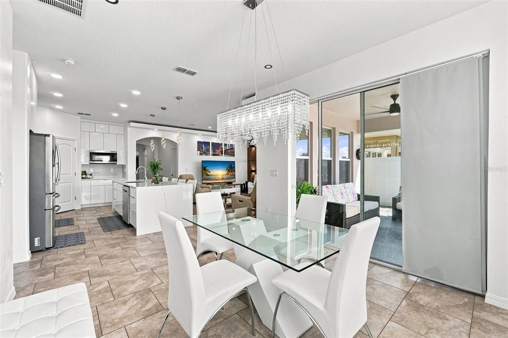En Venta: $579,000 (4 camas, 3 baños, 2105 Pies cuadrados)