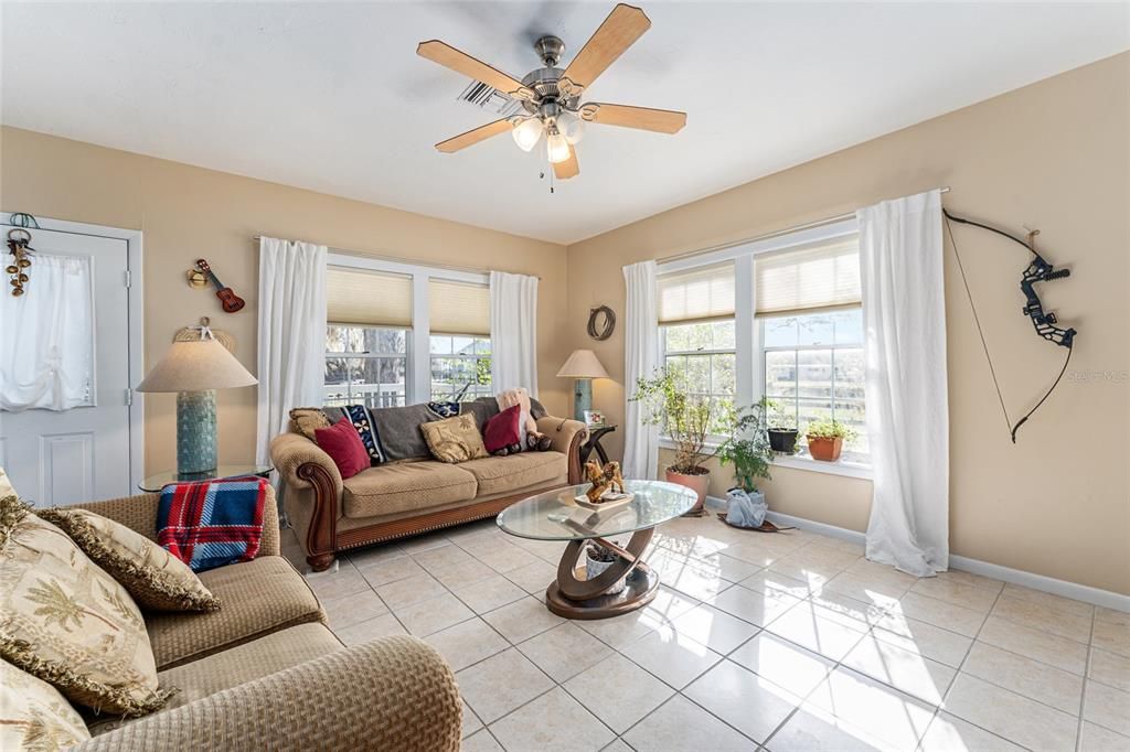 En Venta: $849,000 (3 camas, 2 baños, 1704 Pies cuadrados)
