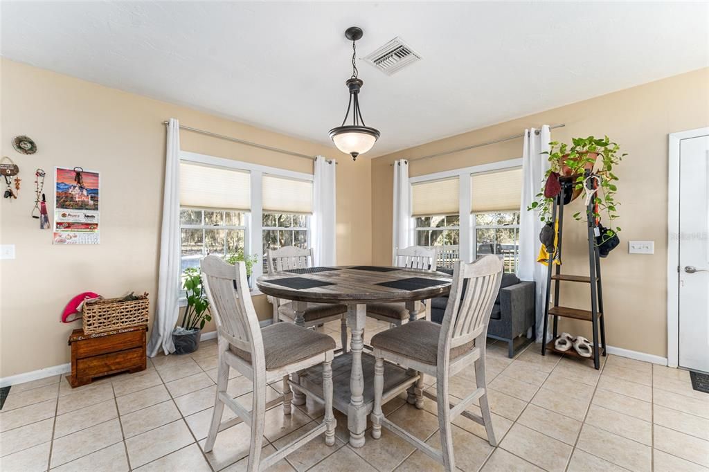 En Venta: $849,000 (3 camas, 2 baños, 1704 Pies cuadrados)