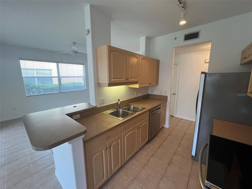 For Rent: $1,799 (3 beds, 2 baths, 1383 Square Feet)