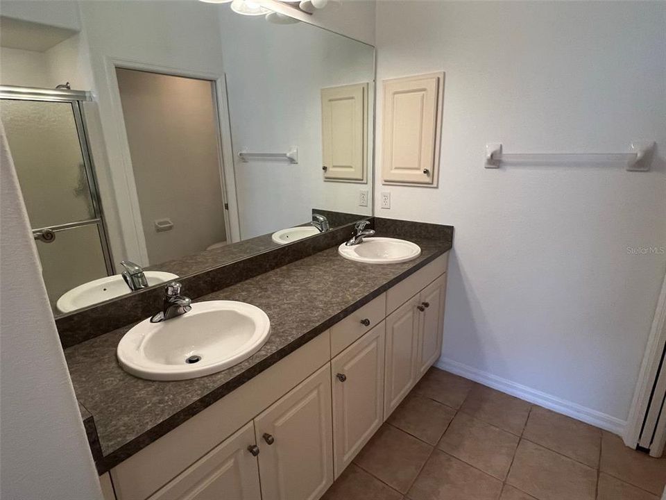 For Rent: $1,799 (3 beds, 2 baths, 1383 Square Feet)