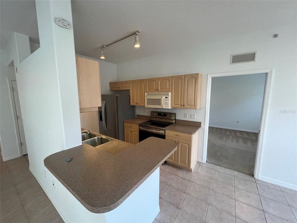 For Rent: $1,799 (3 beds, 2 baths, 1383 Square Feet)