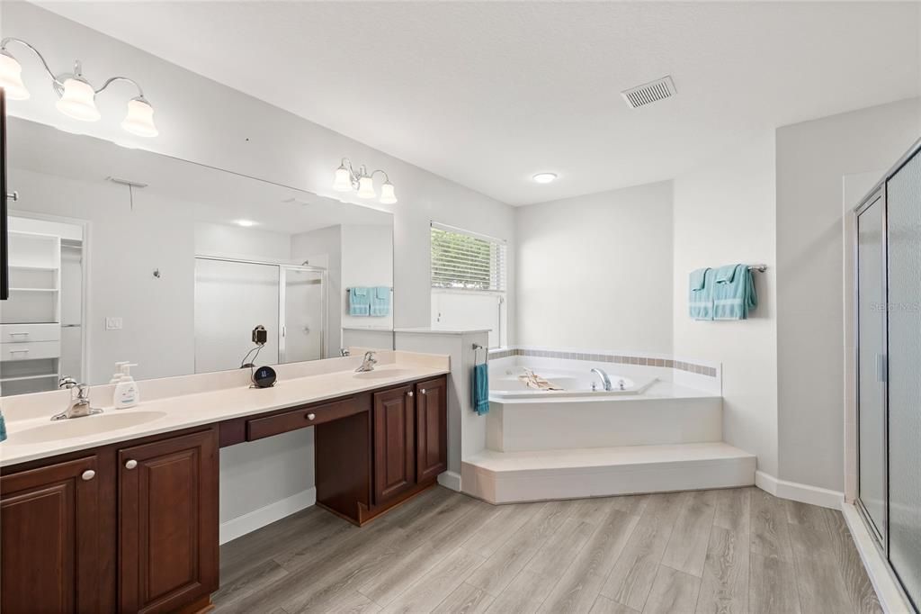 For Sale: $370,000 (3 beds, 2 baths, 2018 Square Feet)