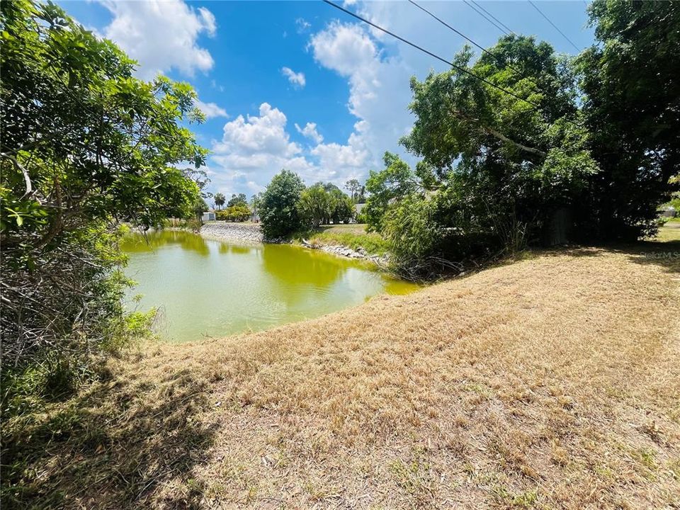 Active With Contract: $249,900 (2 beds, 2 baths, 1640 Square Feet)