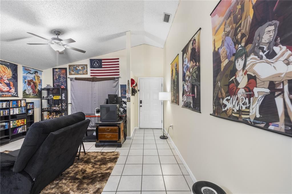 For Sale: $205,000 (2 beds, 2 baths, 1034 Square Feet)