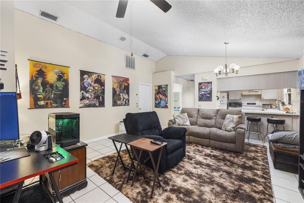 For Sale: $205,000 (2 beds, 2 baths, 1034 Square Feet)