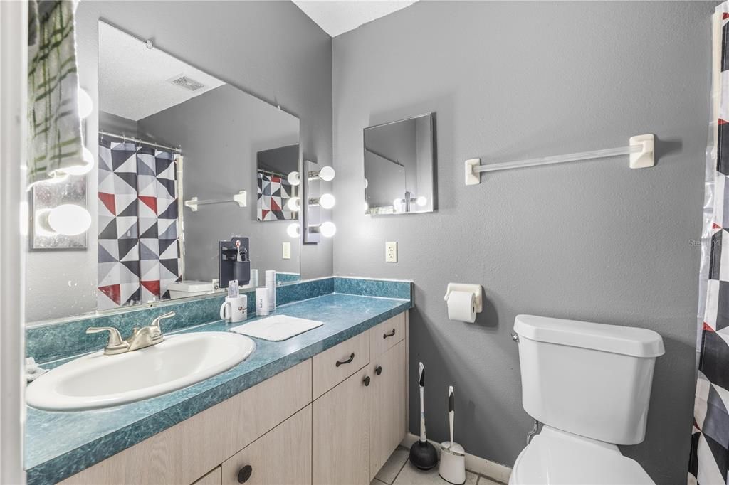 For Sale: $205,000 (2 beds, 2 baths, 1034 Square Feet)