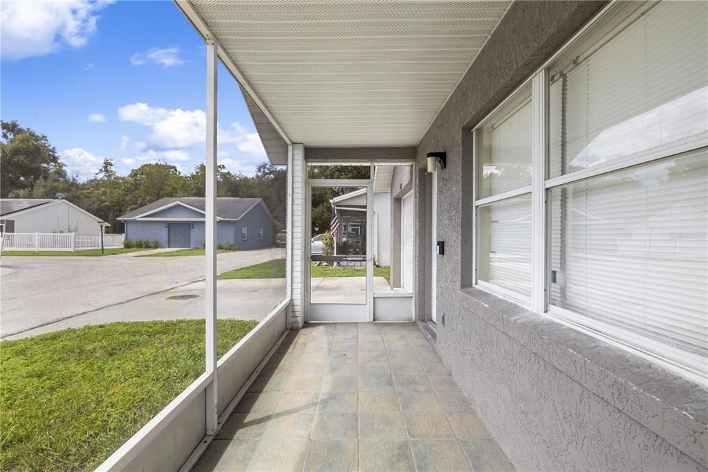 For Sale: $205,000 (2 beds, 2 baths, 1034 Square Feet)