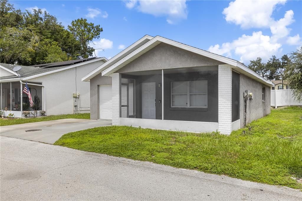 For Sale: $205,000 (2 beds, 2 baths, 1034 Square Feet)
