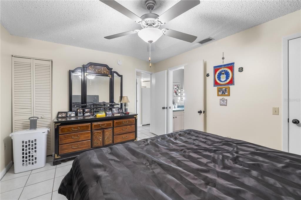 For Sale: $205,000 (2 beds, 2 baths, 1034 Square Feet)