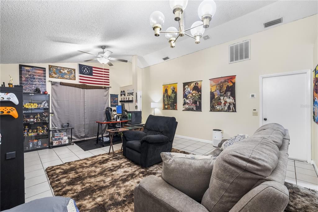 For Sale: $205,000 (2 beds, 2 baths, 1034 Square Feet)