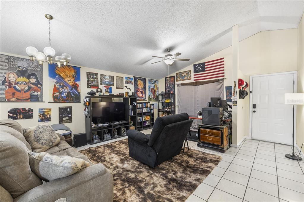 For Sale: $205,000 (2 beds, 2 baths, 1034 Square Feet)