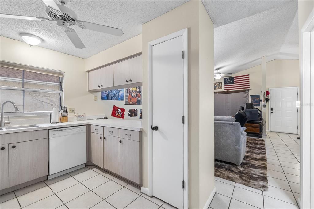 For Sale: $205,000 (2 beds, 2 baths, 1034 Square Feet)