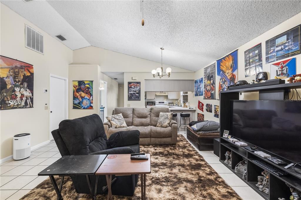For Sale: $205,000 (2 beds, 2 baths, 1034 Square Feet)