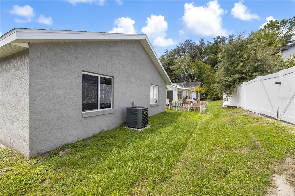 For Sale: $205,000 (2 beds, 2 baths, 1034 Square Feet)