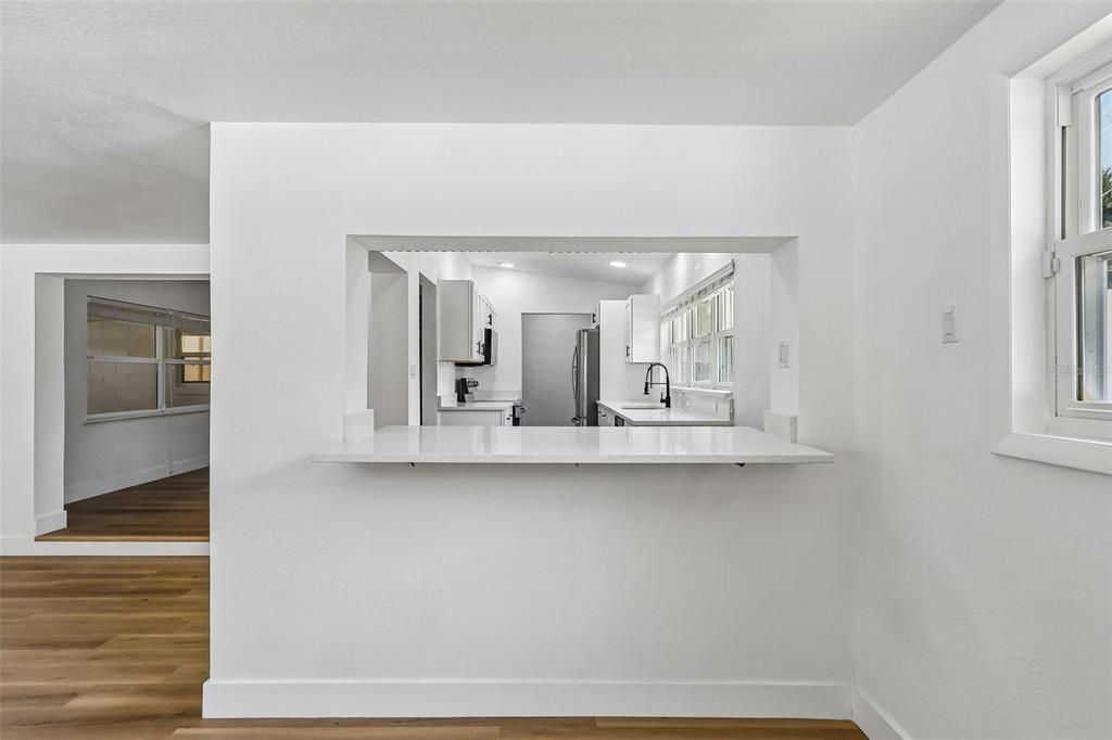 En Venta: $389,900 (4 camas, 2 baños, 2250 Pies cuadrados)