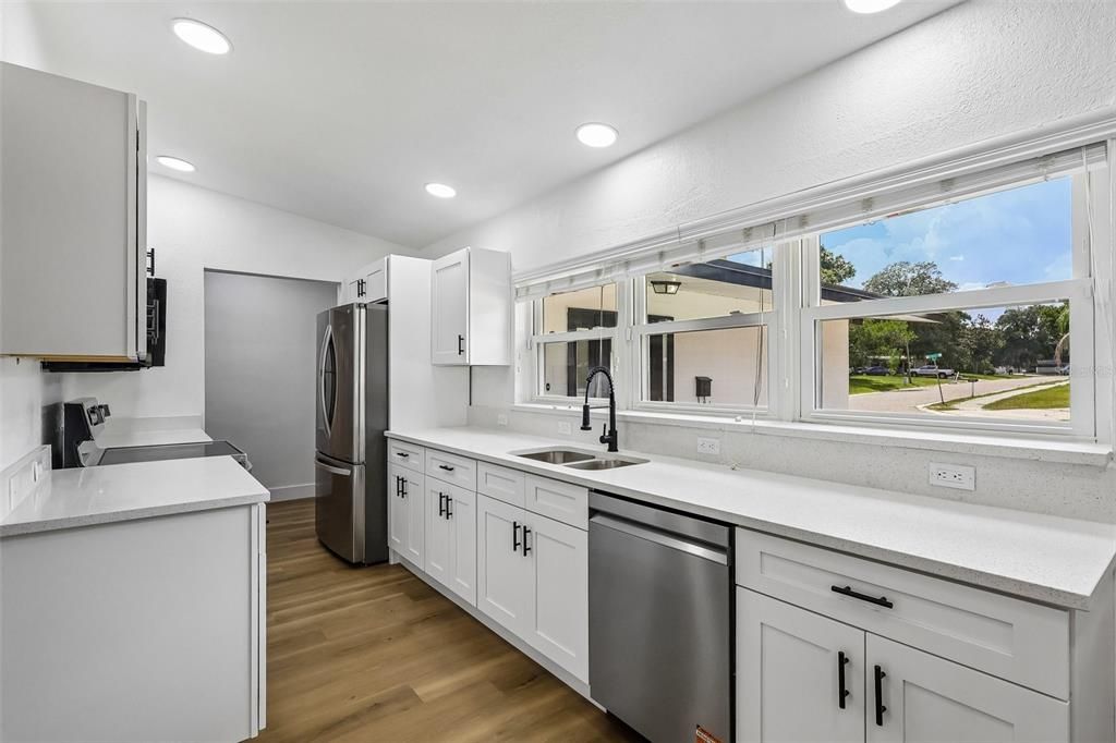 En Venta: $389,900 (4 camas, 2 baños, 2250 Pies cuadrados)