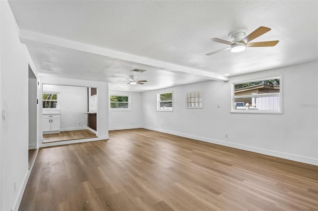En Venta: $389,900 (4 camas, 2 baños, 2250 Pies cuadrados)